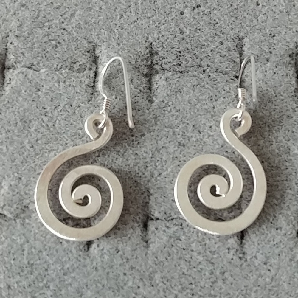 New 925 flat spiral silver  earrings.